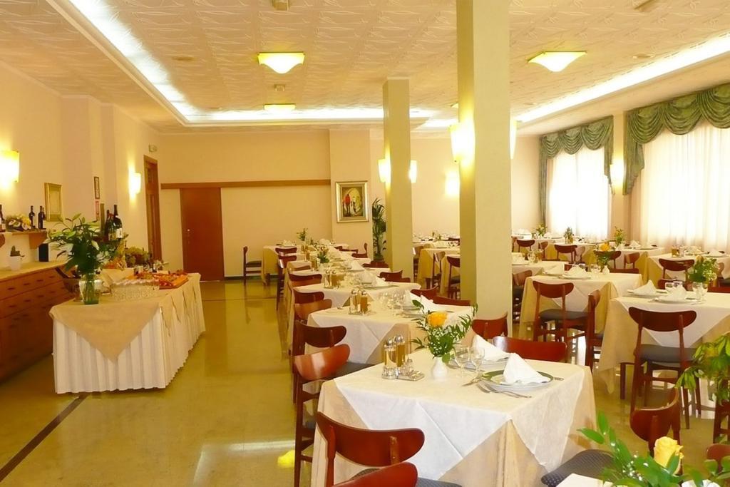 Hotel Costa Verde Pineto Exterior photo